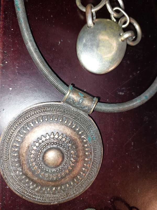 A VINTAGE JOB LOT COSTUME NECKLACES