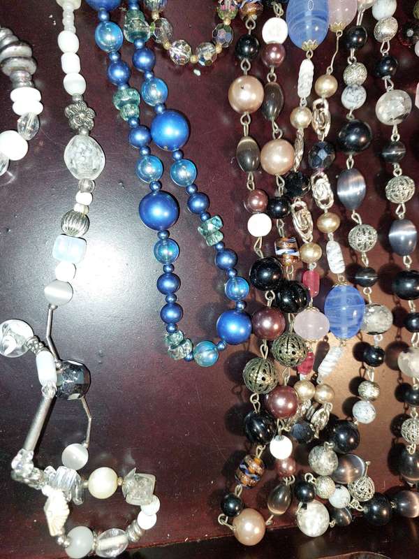 A VINTAGE JOB LOT COSTUME NECKLACES