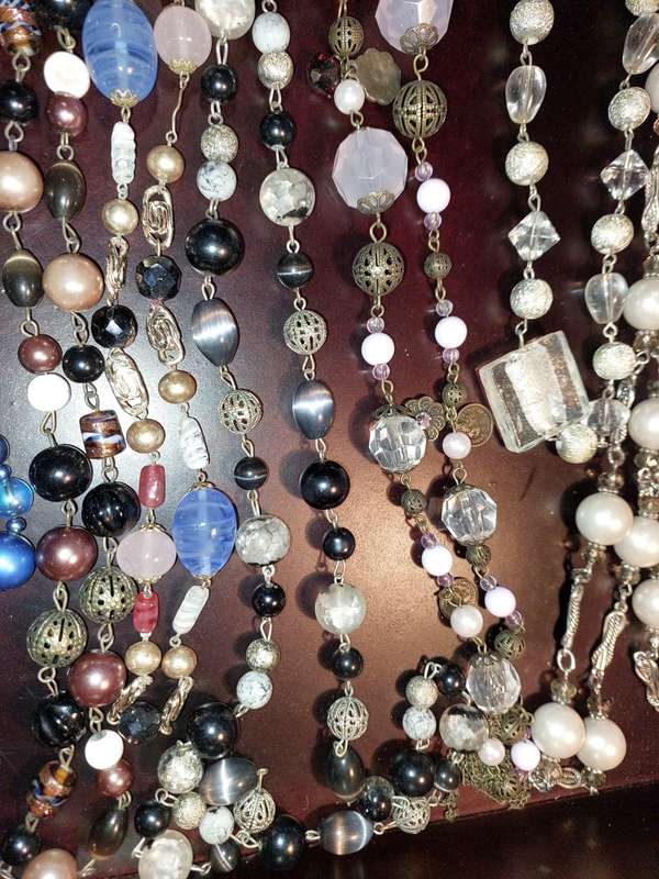 A VINTAGE JOB LOT COSTUME NECKLACES
