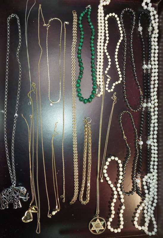 A DISCERNING LADY`S VINTAGE COLLECTION OF COSTUME NECKLACES SOLD AS IS
