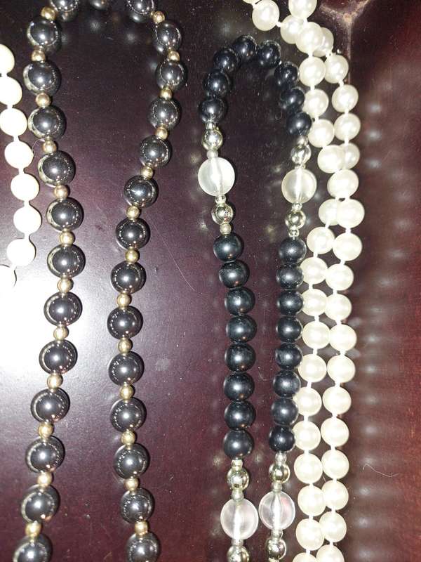 A DISCERNING LADY`S VINTAGE COLLECTION OF COSTUME NECKLACES SOLD AS IS