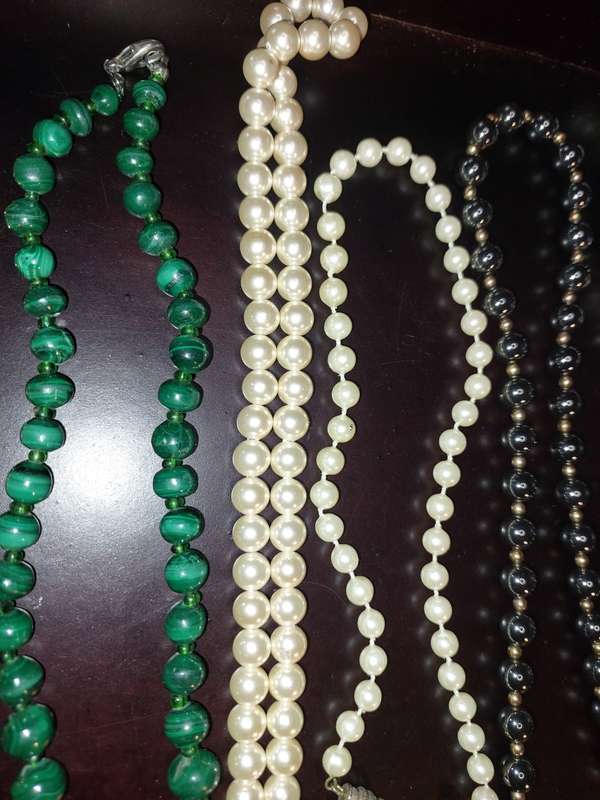 A DISCERNING LADY`S VINTAGE COLLECTION OF COSTUME NECKLACES SOLD AS IS