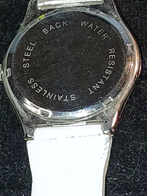 2 GIRLS WATCHES SOLD AS IS NOT TESTED