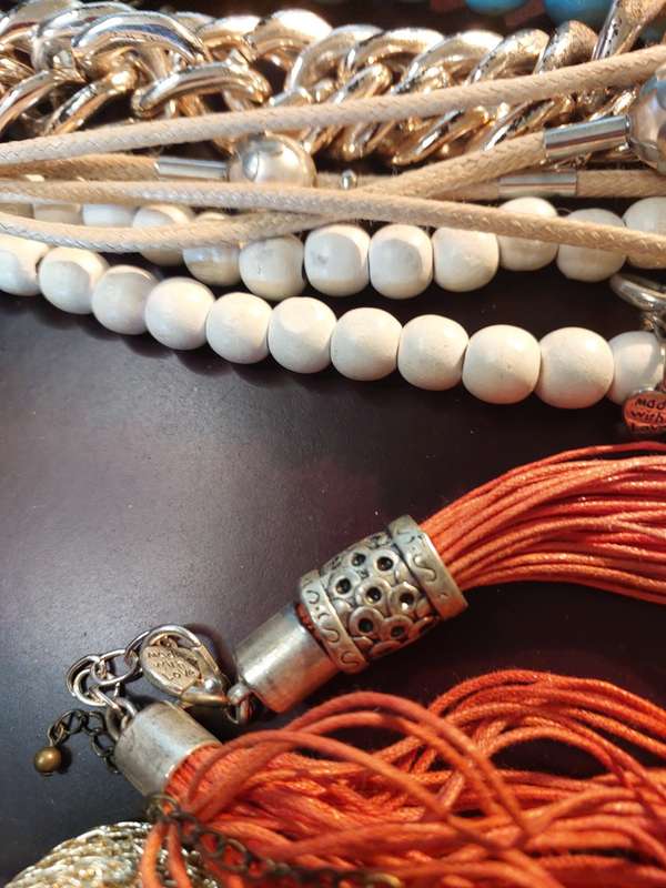 A COLLECTION OF VINTAGE COSTUME NECKLACES SOLD AS IS