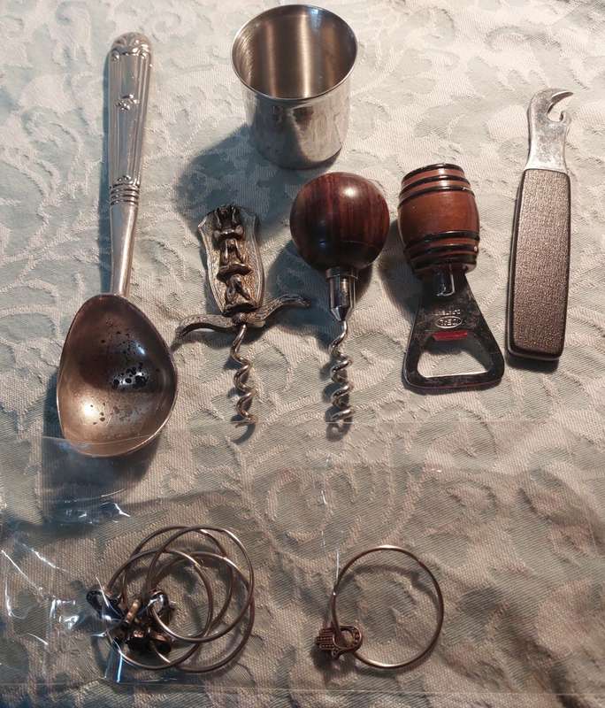 A MIXED JOBLOT BAR ACCESSORIES SOLD AS IS