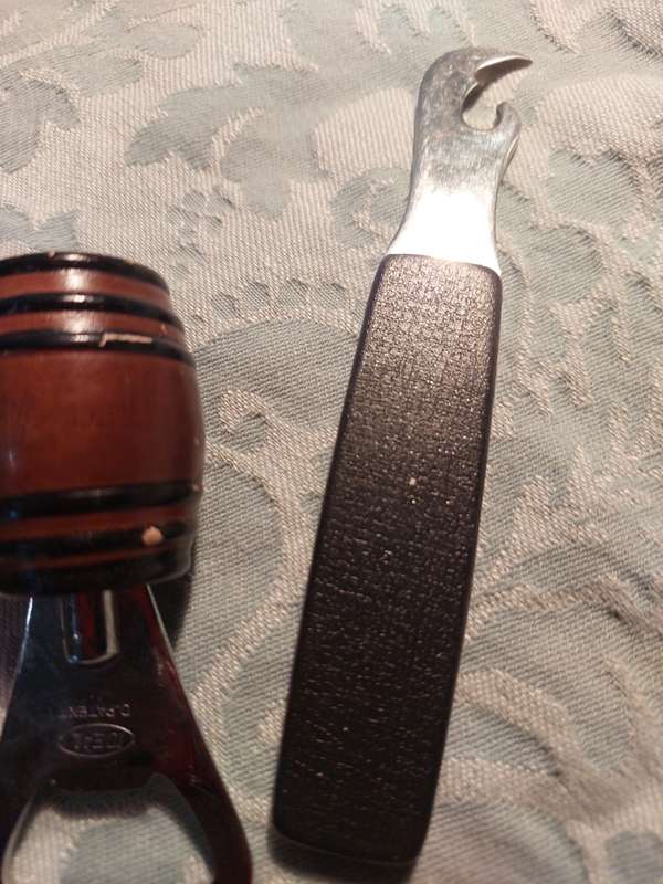 A MIXED JOBLOT BAR ACCESSORIES SOLD AS IS