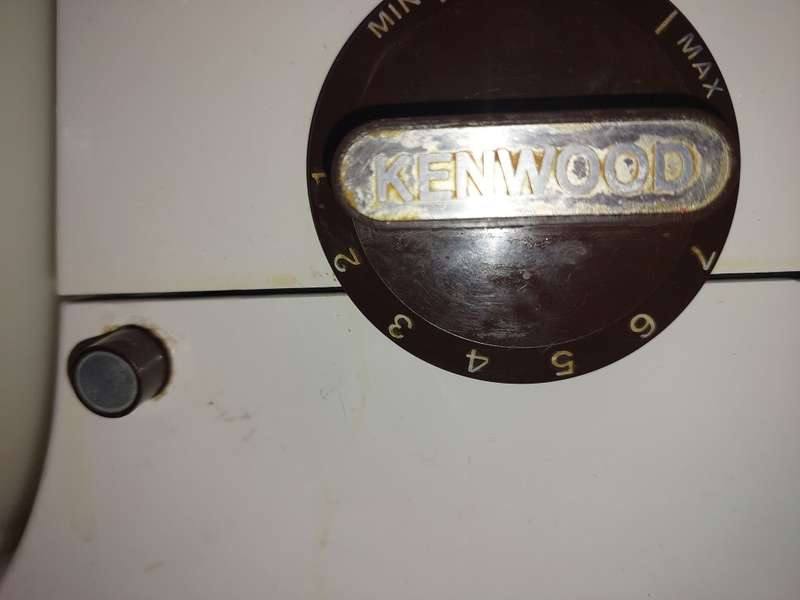 A VINTAGE KENWOOD CHEF  IN WORKING ORDER WITH ALL ITS ACCESSORIES
