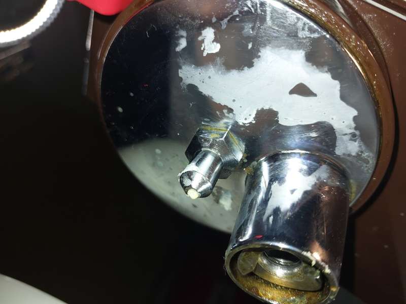 A VINTAGE KENWOOD CHEF  IN WORKING ORDER WITH ALL ITS ACCESSORIES