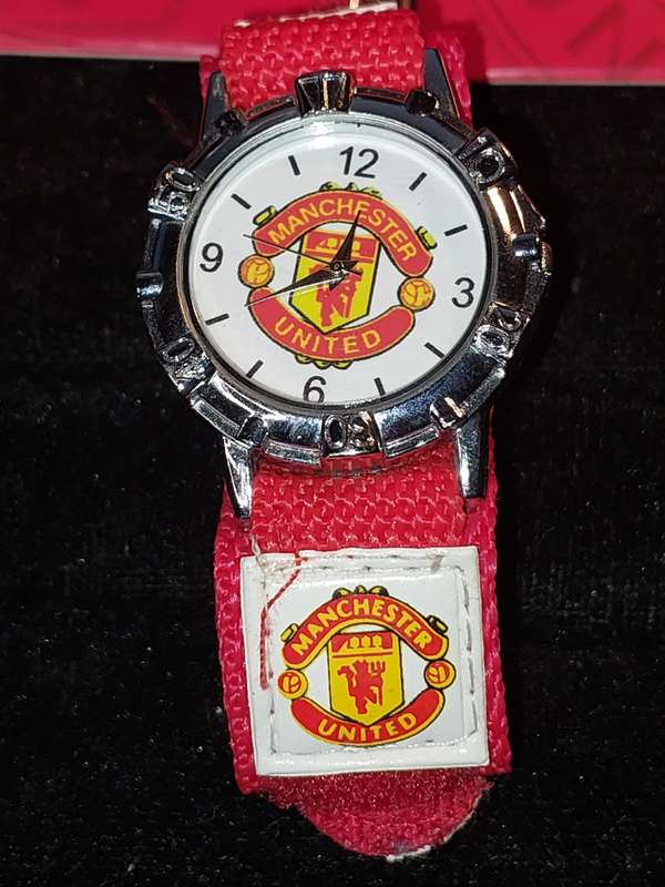 A COLLECTION OF MAN UNITED SUPPORTER`S MEMORABILIA SOLD AS IS