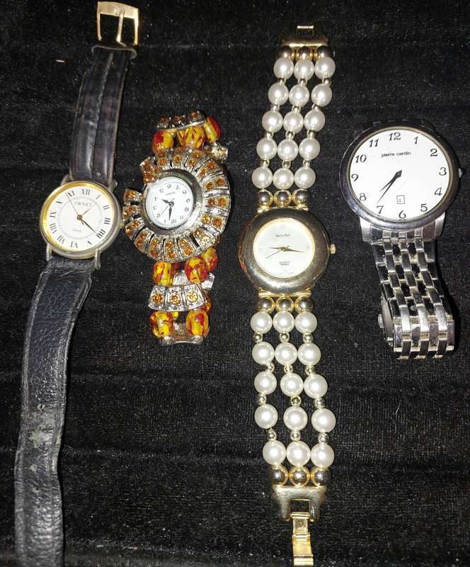 A COLLECTION OF LADY`S DRESS WATCHES