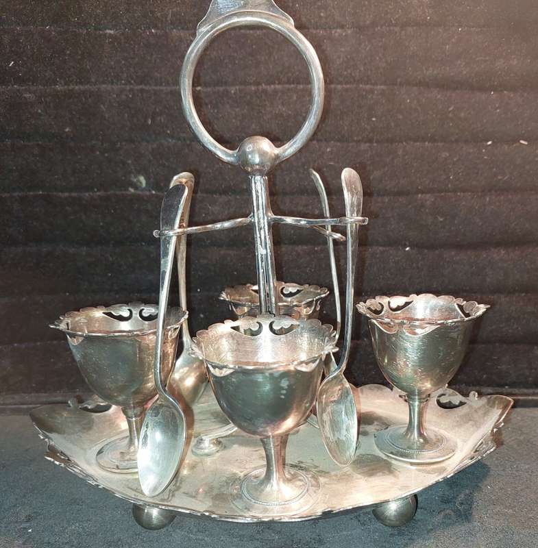 A VINTAGE BREAKFAST EGG HOLDER WITH SPOONS EPNS