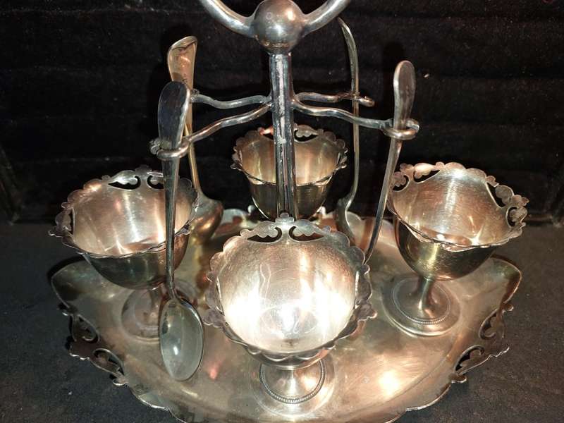 A VINTAGE BREAKFAST EGG HOLDER WITH SPOONS EPNS