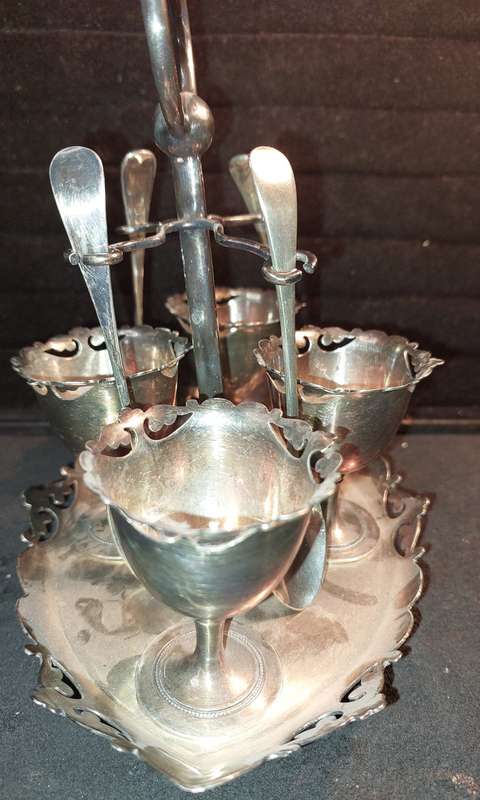 A VINTAGE BREAKFAST EGG HOLDER WITH SPOONS EPNS