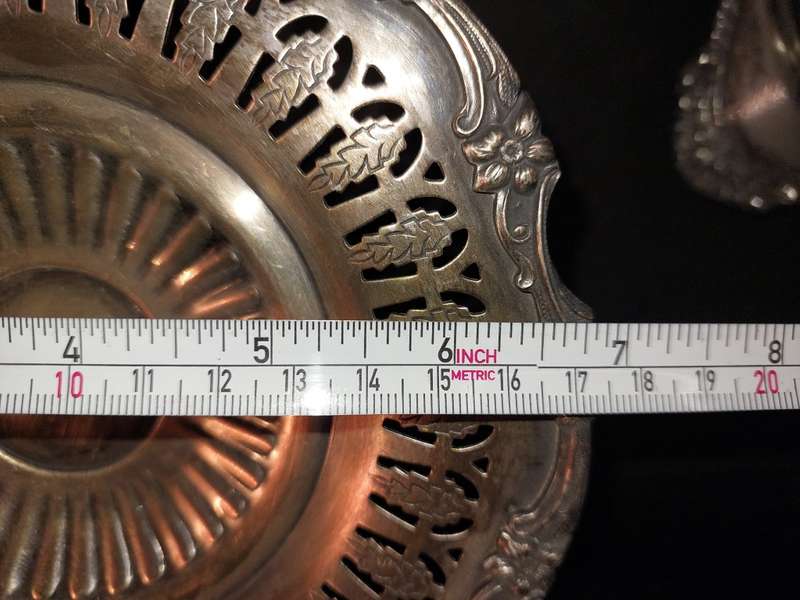 A VINTAGE AND ANTIQUE COLLECTION OF EPNS MADE IN ENGLAND KITCHEN UTENSILS