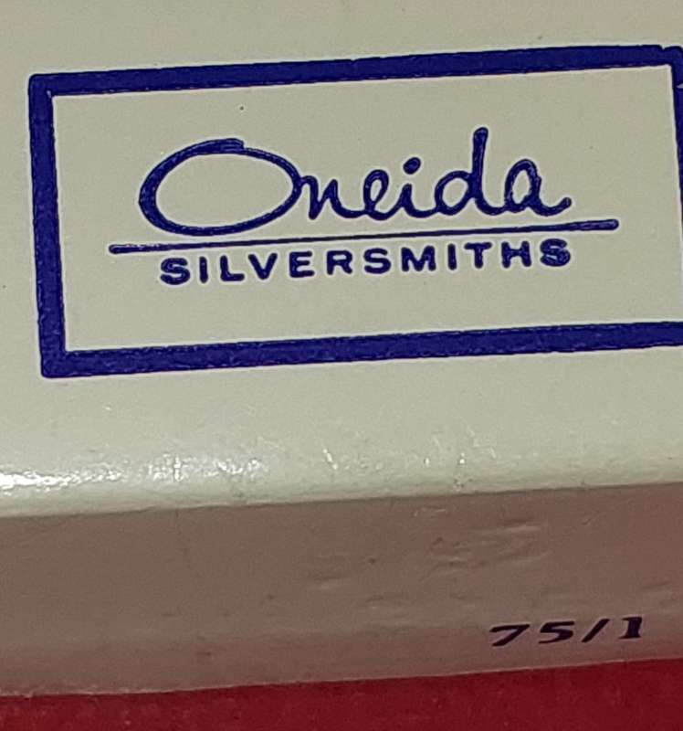 A VINTAGE SET OF COMMUNITY PLATED, 6 ONEIDA SMITHS TEASPOONS