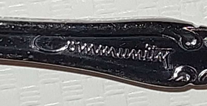 A VINTAGE SET OF COMMUNITY PLATED, 6 ONEIDA SMITHS TEASPOONS