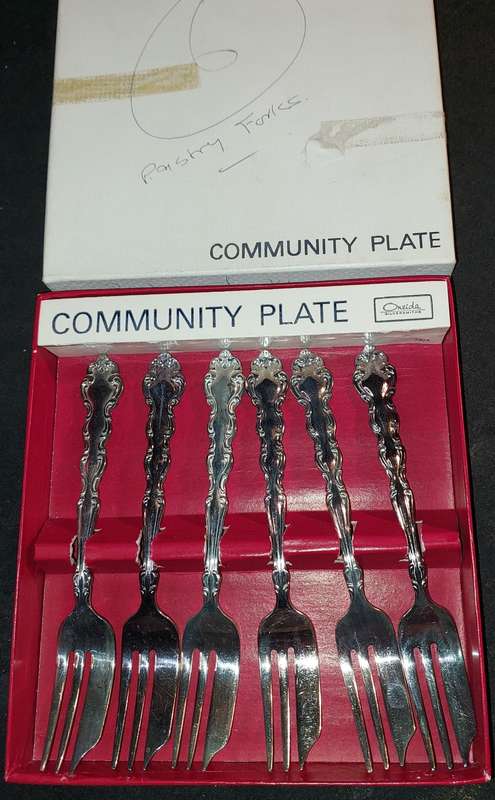 ANTIQUE ONEIDA SILVERSMITHS COMMUNITY PLATED EPNS SET OF 6 PASTRY FORKS