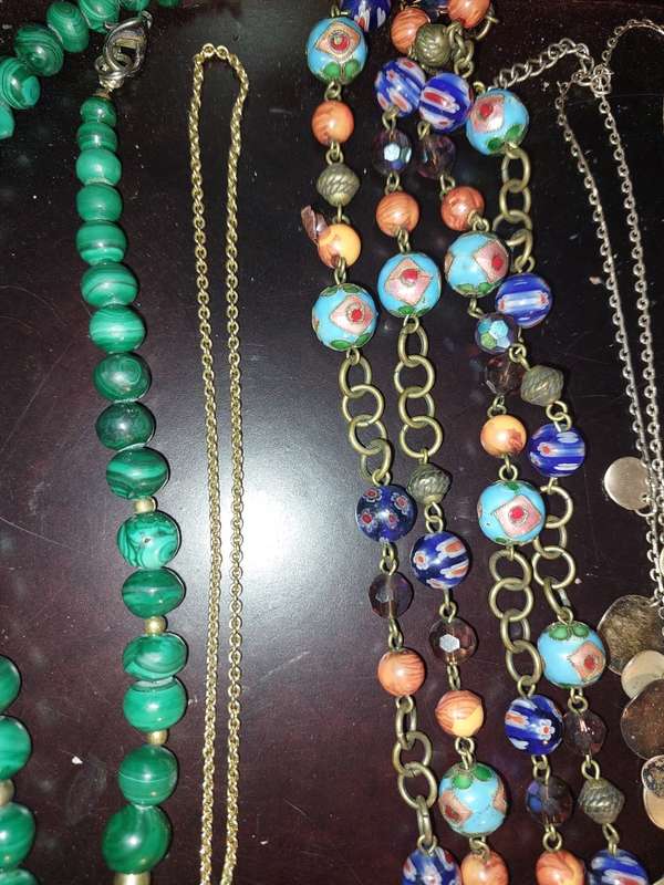 A VINTAGE COLLECTION OF QUALITY JEWELRY