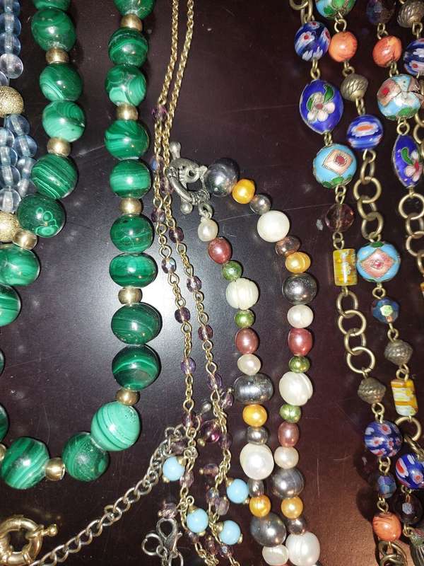 A VINTAGE COLLECTION OF QUALITY JEWELRY