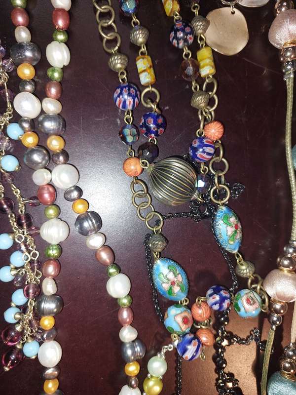 A VINTAGE COLLECTION OF QUALITY JEWELRY