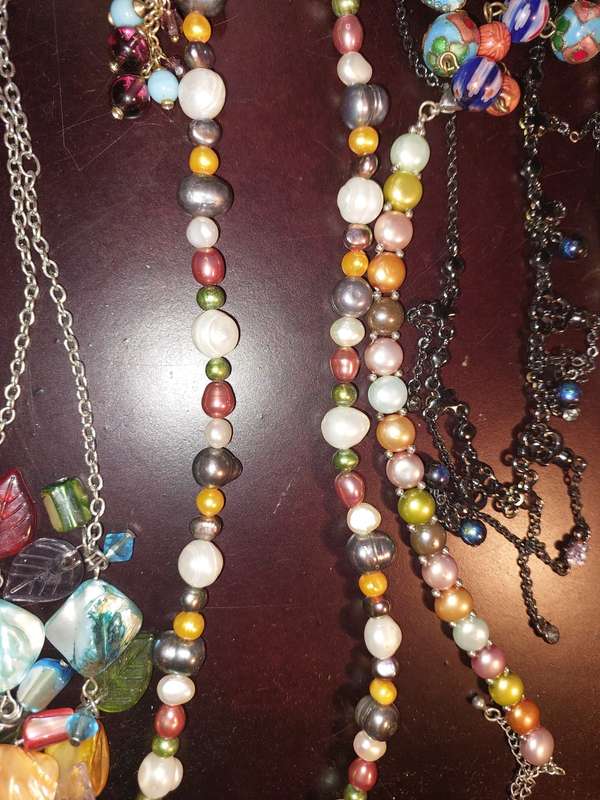 A VINTAGE COLLECTION OF QUALITY JEWELRY