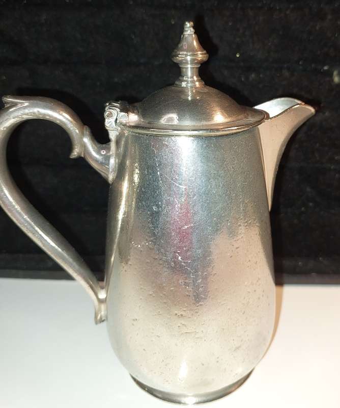 A VICTORIAN SET OF THREE ELKINGTON PLATE CLEGHORNS TEA POTS AND MILK JUG