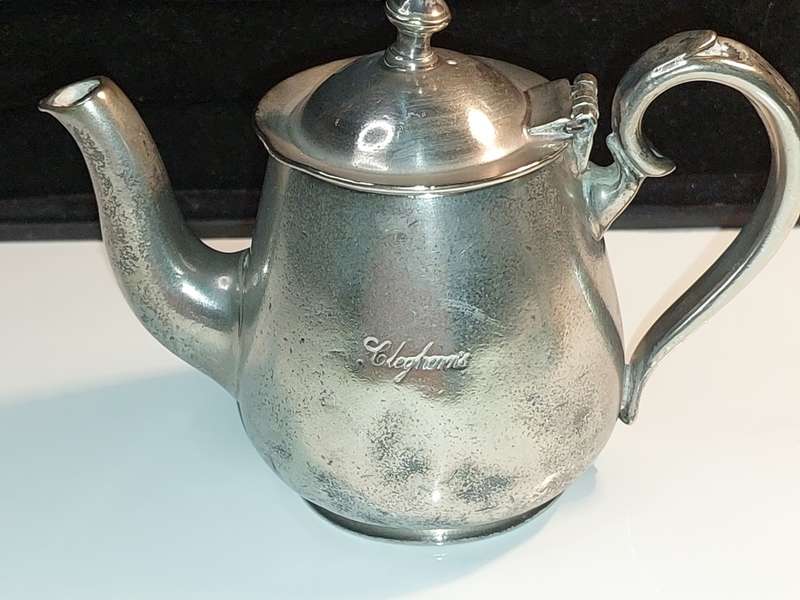 A VICTORIAN SET OF THREE ELKINGTON PLATE CLEGHORNS TEA POTS AND MILK JUG