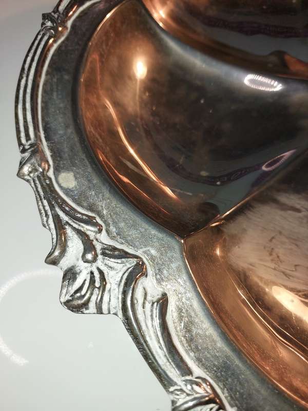 AN ORNATE VINTAGE VICTORIAN SILVER PLATED CANDY-STYLE SERVING TRAY