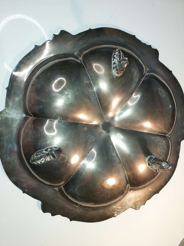 AN ORNATE VINTAGE VICTORIAN SILVER PLATED CANDY-STYLE SERVING TRAY