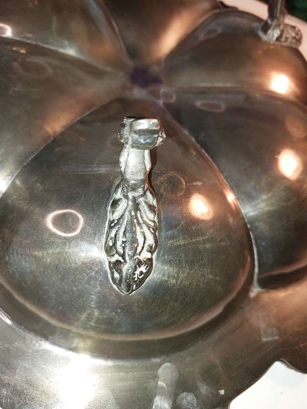 AN ORNATE VINTAGE VICTORIAN SILVER PLATED CANDY-STYLE SERVING TRAY