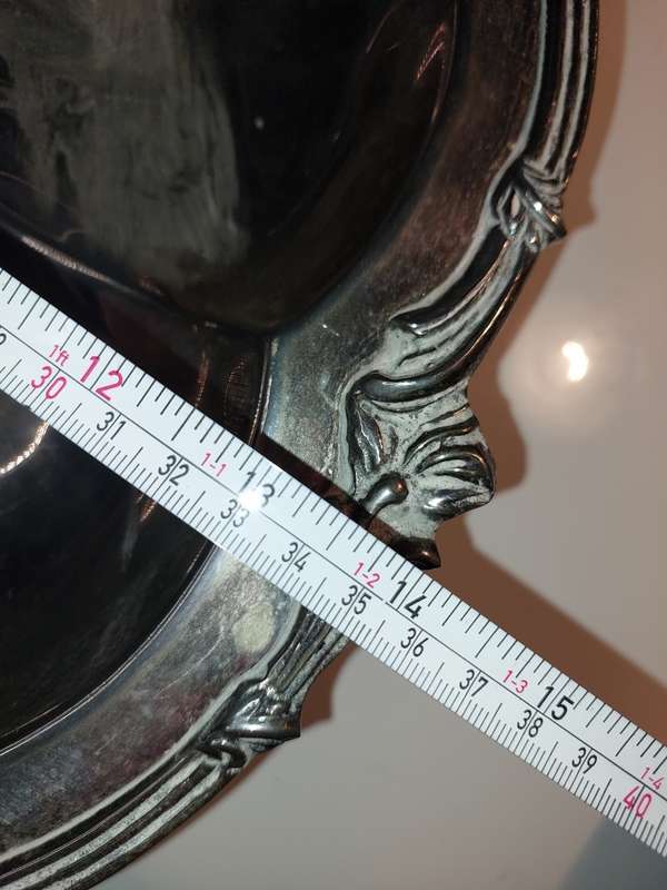 AN ORNATE VINTAGE VICTORIAN SILVER PLATED CANDY-STYLE SERVING TRAY