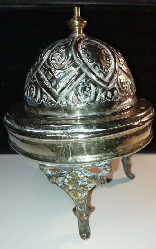 A VINTAGE ARABIC DATES STAND SILVER PLATED SOLD AS IS