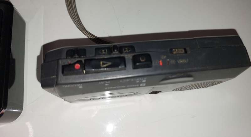 A JOB LOT FITBITS AND ELECTRONIC ITEMS AND CAMERAS