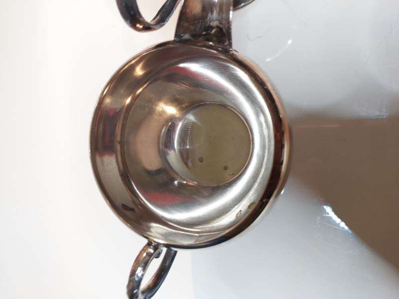 A VINTAGE COLLECTION SILVER PLATED SUGAR BOWLS AND MILK POTS SOLD AS IS
