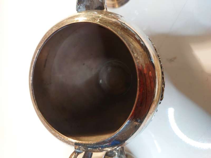 A VINTAGE COLLECTION SILVER PLATED SUGAR BOWLS AND MILK POTS SOLD AS IS