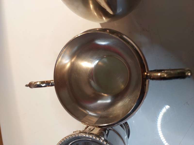 A VINTAGE COLLECTION SILVER PLATED SUGAR BOWLS AND MILK POTS SOLD AS IS