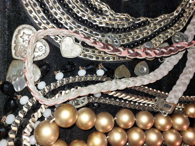 A JOB LOT VINTAGE COSTUME NECKLACES SOLD AS IS