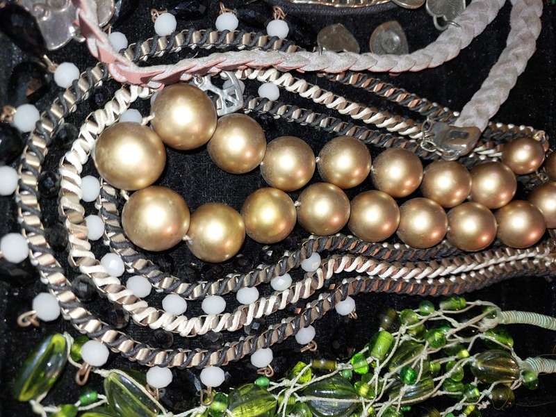 A JOB LOT VINTAGE COSTUME NECKLACES SOLD AS IS