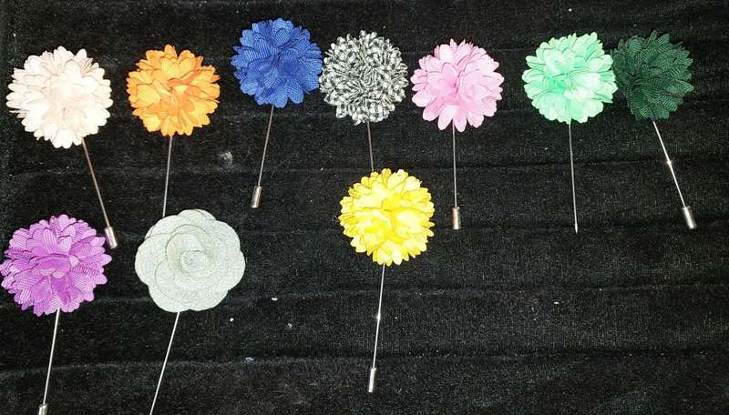 A JOB LOT FANCY SCARP PINS SOLD AS IS