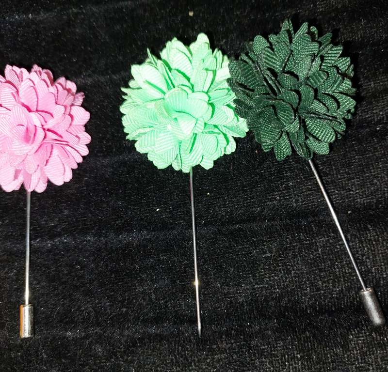 A JOB LOT FANCY SCARP PINS SOLD AS IS