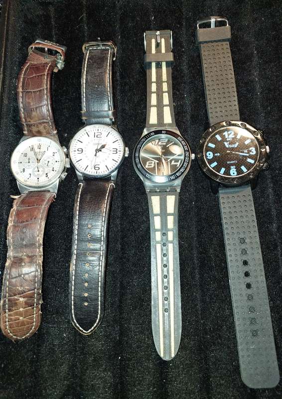 A JOB LOT FANCY DRESS WATCHES SOLD AS IS NOT TESTED