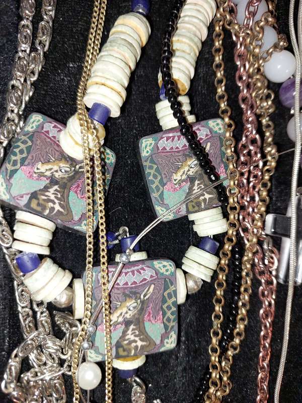 A VINTAGE COLLECTION COSTUME NECKLACES SOLD AS IS