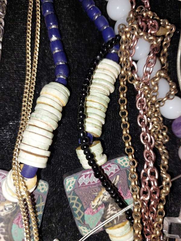 A VINTAGE COLLECTION COSTUME NECKLACES SOLD AS IS