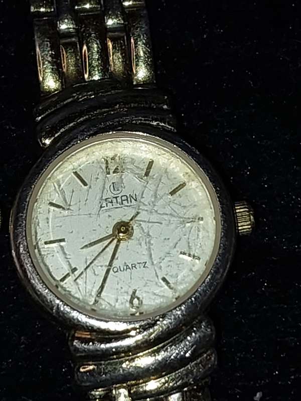 A VINTAGE JOB LOT WOMANS WATCHES SOLD AS IS NOT TESTED