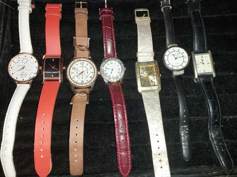A COLLECTION OF QUARTZ WATCHES FOR THE LADIES