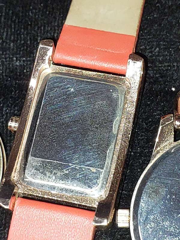 A COLLECTION OF QUARTZ WATCHES FOR THE LADIES