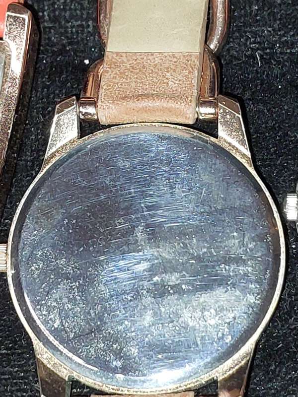 A COLLECTION OF QUARTZ WATCHES FOR THE LADIES