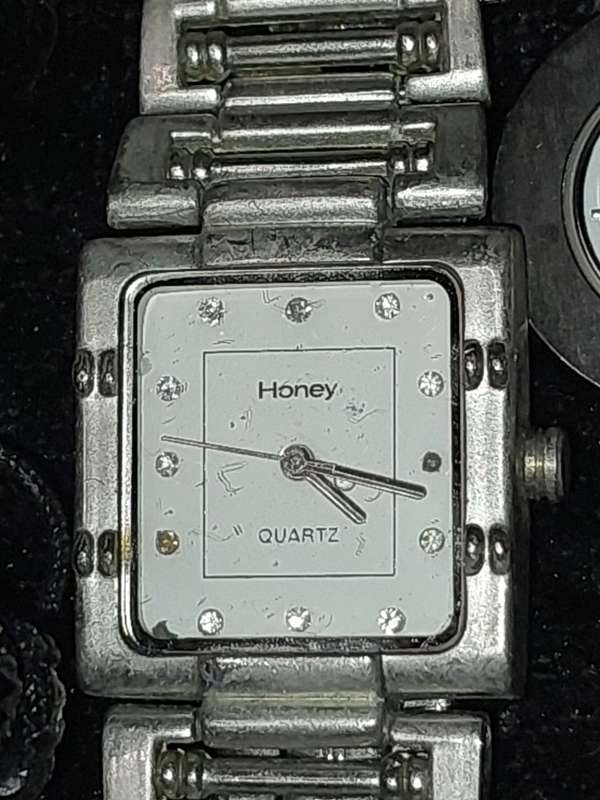 A COLLECTION OF ELEGANT LADIES WRIST WATCHES