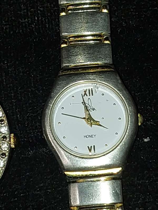 A COLLECTION OF ELEGANT LADIES WRIST WATCHES