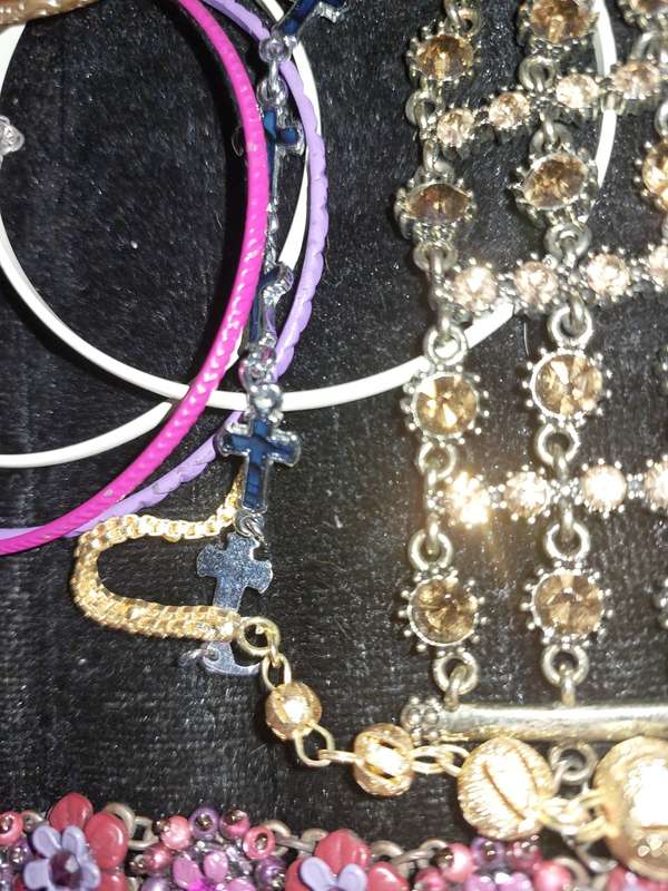 A BULK VINTAGE COLLECTION OF BRACELETS AND BANGLES SOLD AS IS